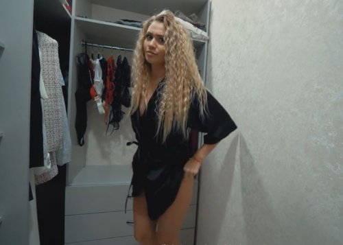 Мачеха сегодня не дала, но вскоре пришла ее подруга!