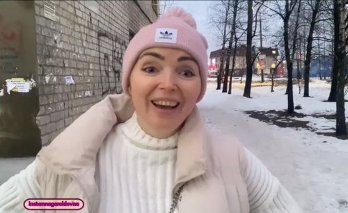 Встретил мамину подругу на улице и она пригласила меня на "чай"!