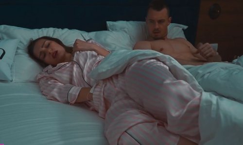 После просмотра фильма ужасов, мачехе было страшно и она пришла спать ко мне!