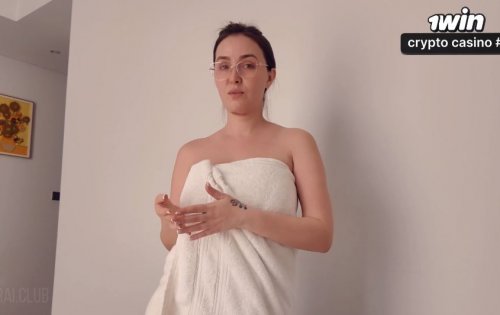 "Всего пять минут! - Просто помассируй мне шею и все!" - Мачеха умоляет меня сделать ей массаж шеи!